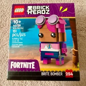 New LEGO BrickHeadz Fortnite Brite Bomber Set